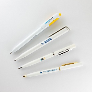 Сувенирные ручки с логотипом.  �3