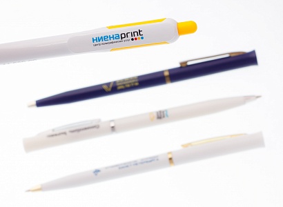 Сувенирные ручки с логотипом.  �4