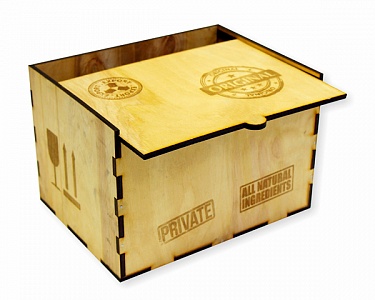 Деревянная коробка с логотипом.  �2